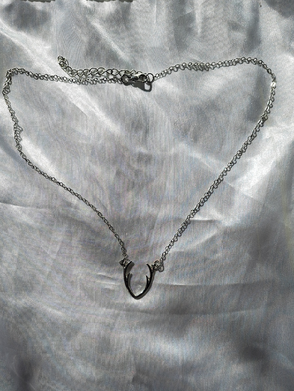 Elegant Silver Tone V-Shape Antler Pendant Necklace for Women